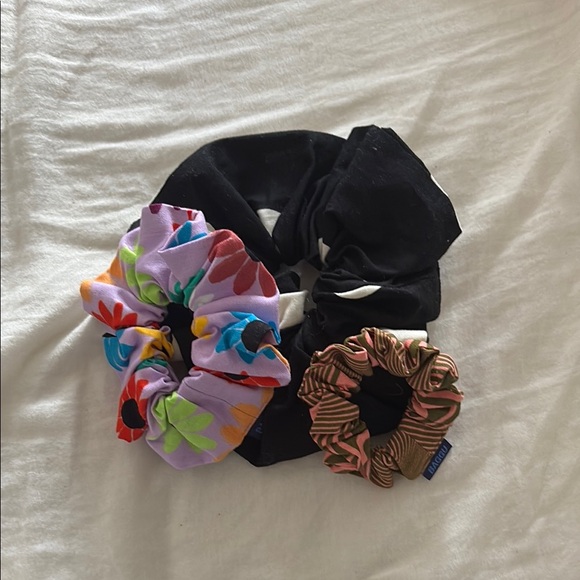 BAGGU Accessories - BNWOT baggu deadstock Colorful Scrunchie Set